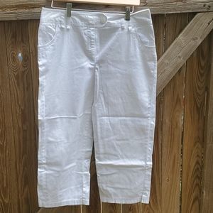 Bamboo Traders White capris